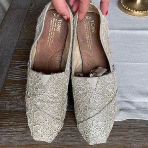 Toms lace slip on shoe